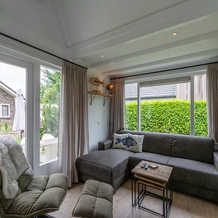 Modern Near Park Duinland