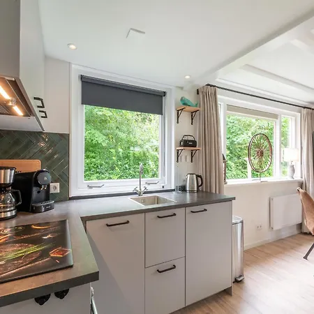 Modern Near Park Duinland *